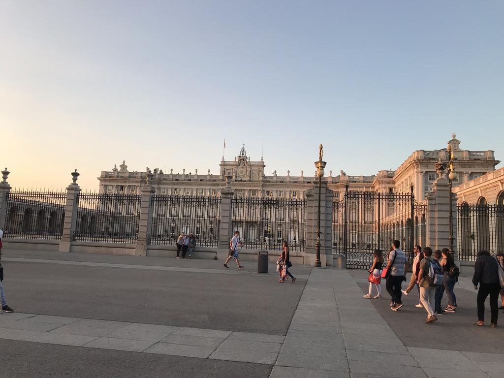 Latina Palace Madrid Exterior foto